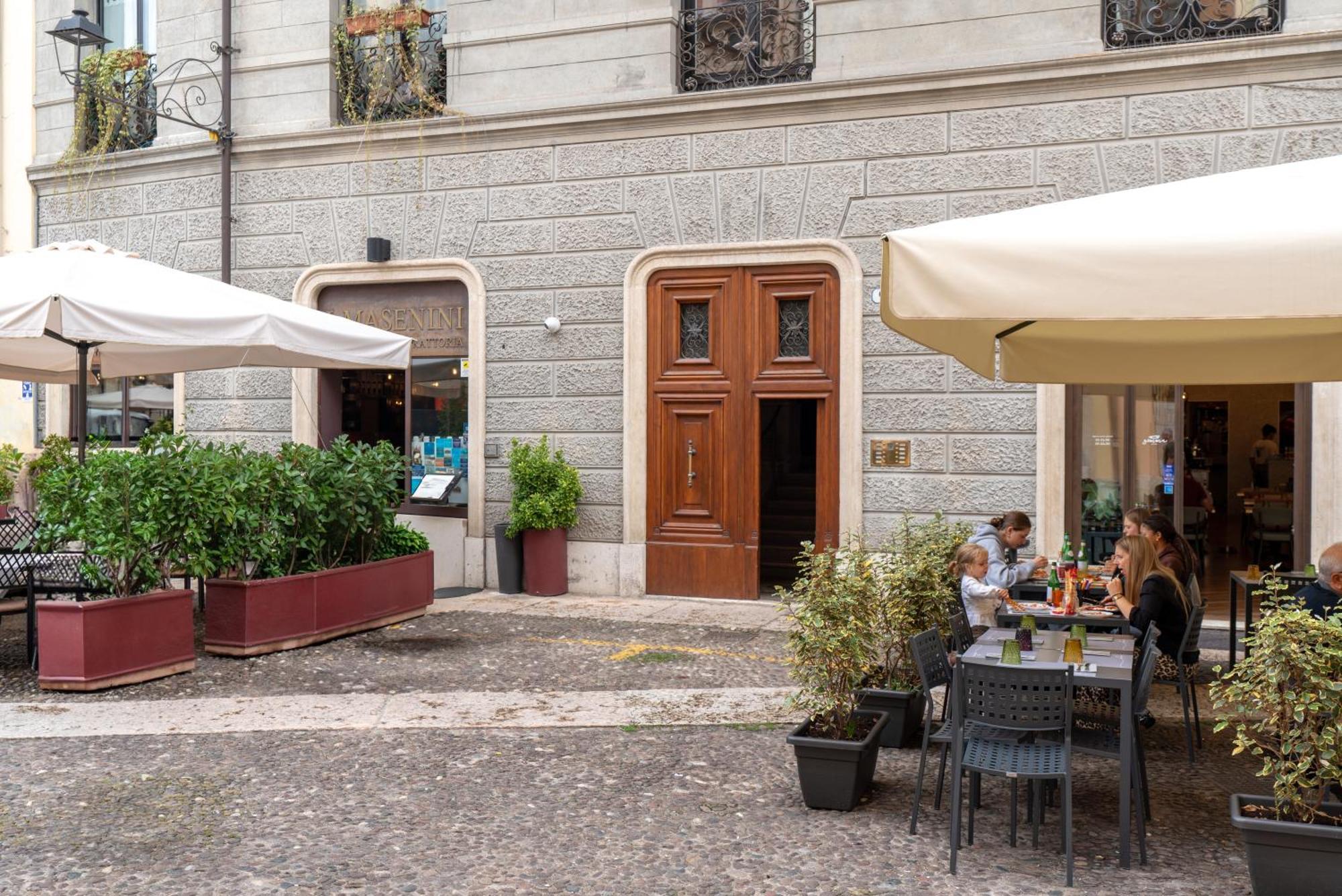 Palazzo Biasini By Postcardsfrom Hotel Verona Exterior photo