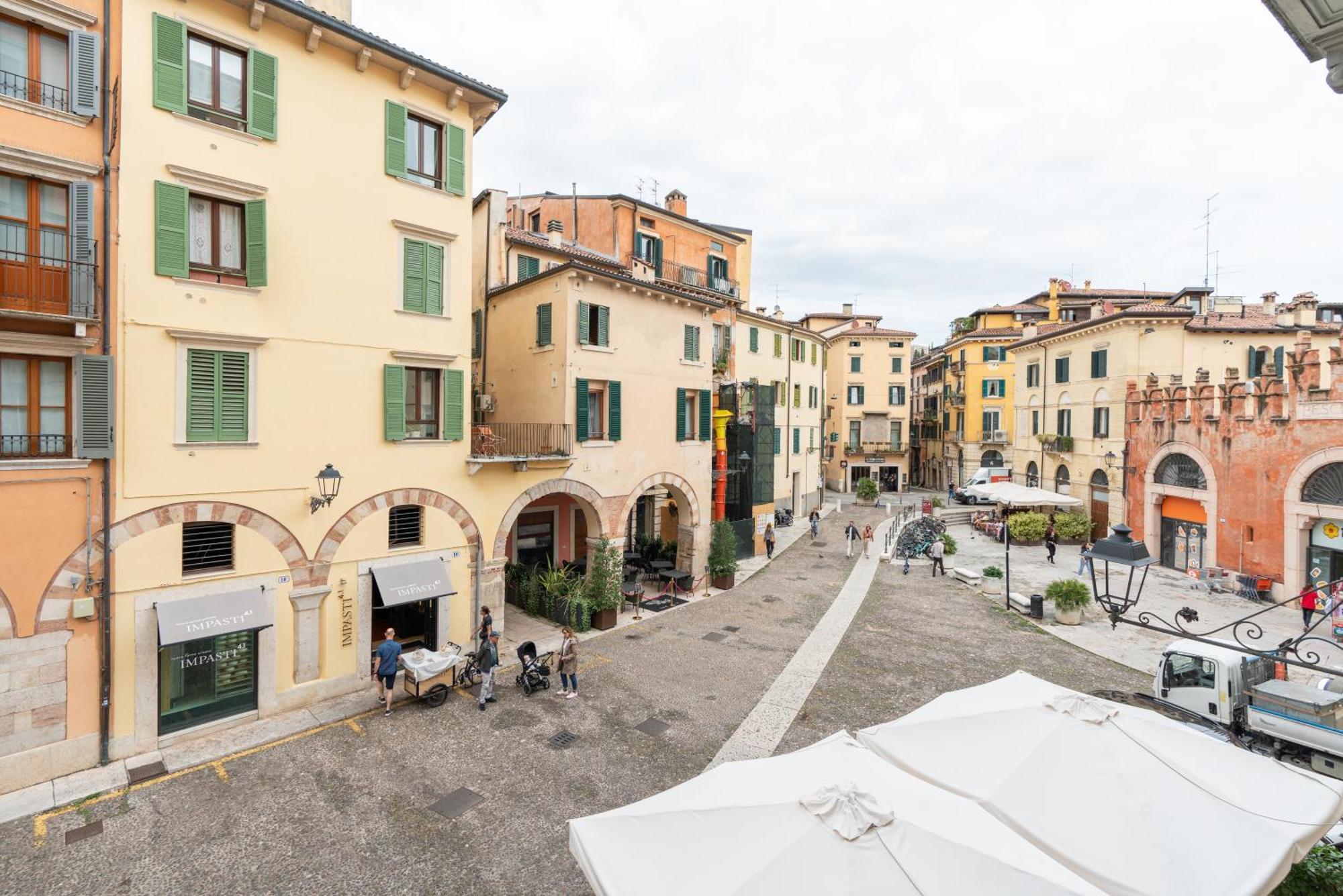 Palazzo Biasini By Postcardsfrom Hotel Verona Exterior photo