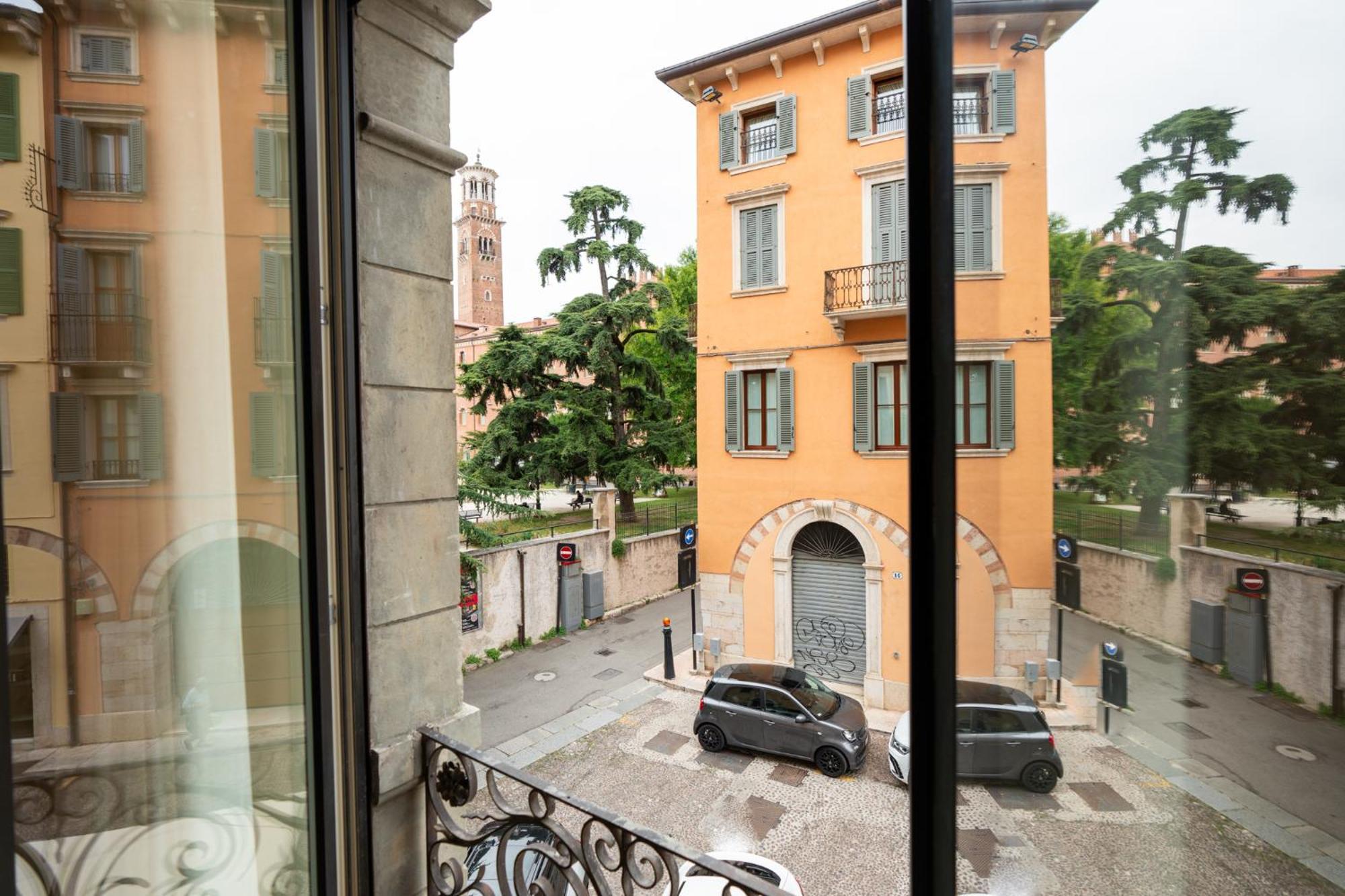 Palazzo Biasini By Postcardsfrom Hotel Verona Exterior photo